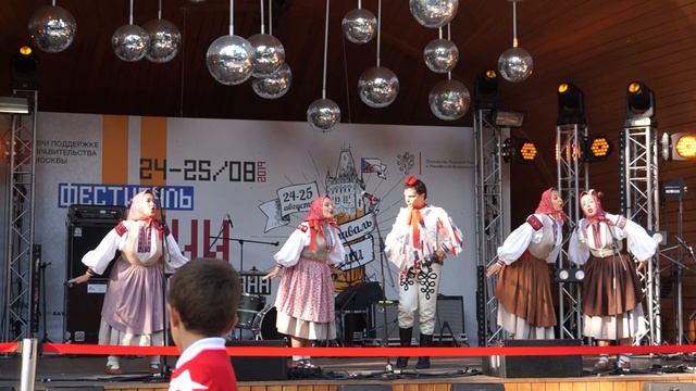 Фольклорный ансамбль Rosénka, Фестиваль Чехии 2019. Rosénka folklore ensemble, Czech Festival 2019 смотреть онлайн