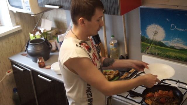 Щука с грибами в томатном соусе на сковороде! смотреть онлайн