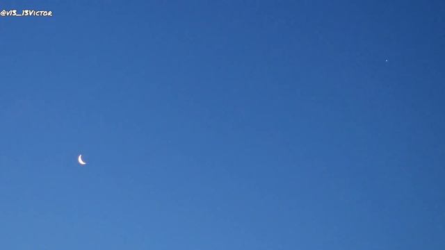 5 утра 13 июля. На небе остались только луна и одна звезда. Кто знает, что это за звезда?😊 смотреть онлайн