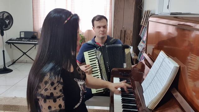 Hino 35 CCB - Eis Que Multidão Mui Grande ( Dueto de Piano e Acordeon ) смотреть онлайн