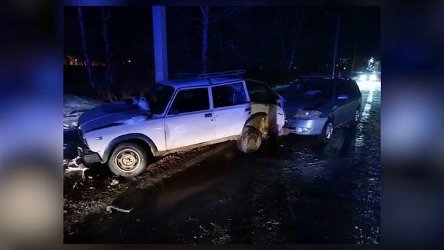 Нетрезвый водитель без прав врезался в иномарку в Гидр смотреть онлайн
