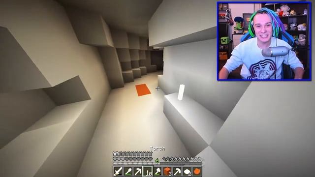 НАРИСОВАЛ КРИПЕРЮГУ 228 ВНУТРИ МАЙНКРАФТА!! - РАСКРАСКА В MINECRAFT смотреть онлайн