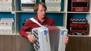 НАРЯДНЫЙ БАЯН ПО ЦЕНЕ УХОДЯЩЕГО ГОДА! // Баян "Тула" с 3 регистрами