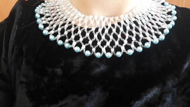 Подарки учителя своим ученицам. Воротнички из бисера и бусин.