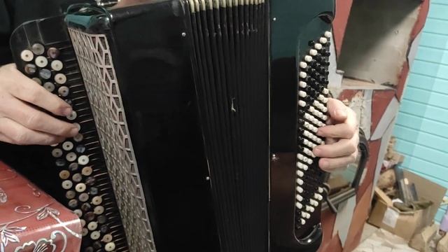 цельнопланочный крепкий баян времён СССР,цена 38 тысяч.руб! тел/ Вацап,+7-925-508-79-26 смотреть онлайн