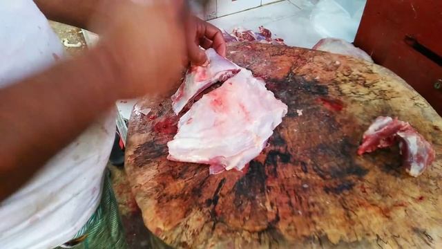 Number One Mutton Cutting &Selling in Mutton Market//Got meat//Mutton Cutting Skills//Got Meat clic смотреть онлайн