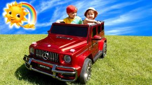 Марк играет с папой в Доставку игрушек и сладостей