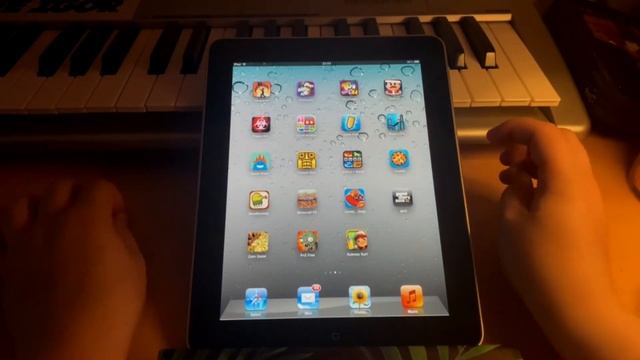 Testing out old iOS games смотреть онлайн