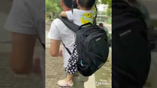 рюкзак вместо кенгуру для переноски ребёнка #Shorts