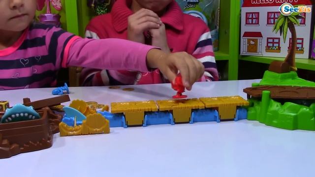 SHARK MANIA Игры для детей - АКУЛА съела Пиратов! Играем с Ярославой Games for children смотреть онлайн
