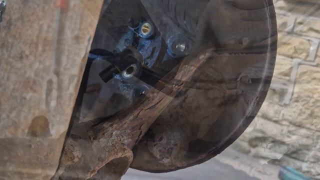 How to change a rear wheel bearing on a Citroen C1 Toyota Aygo Peugeot 107 first generation 06 to13 смотреть онлайн