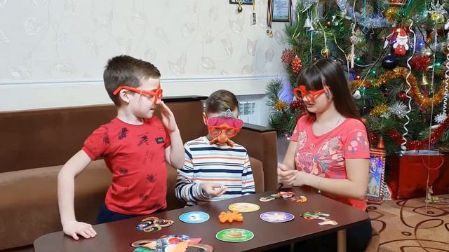 Что случилось с детьми? Играют в новую игру Stoopido! смотреть онлайн