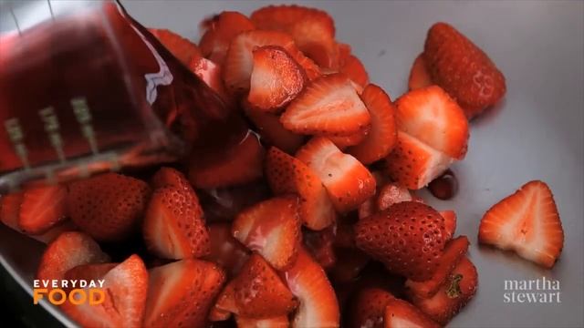 Strawberry Icebox Pie Recipe - Everyday Food with Sarah Carey смотреть онлайн