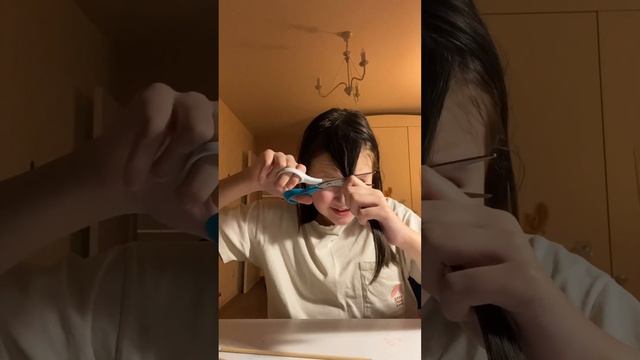 отрезала чёлку дома самостоятельно(это была ошибка) смотреть онлайн