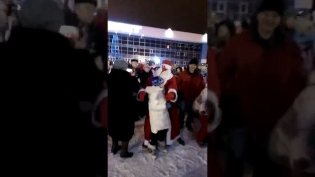 Танец Деда мороза и олененка. смотреть онлайн