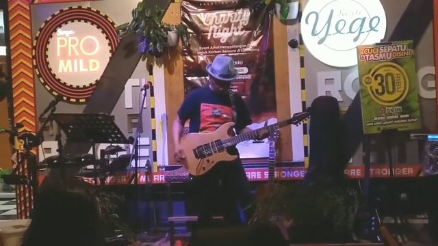Blue Monday - white lion / squier / squier Showmaster смотреть онлайн