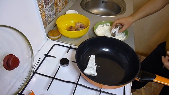 Минтай жареный на сковороде/Как вкусно пожарить минтай смотреть онлайн