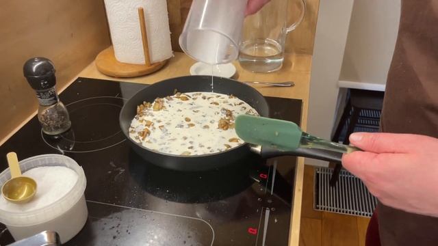 Уральские ПОСИКУНЧИКИ с фаршем и с капустой. Грибной сливочный соус. Шоколадный БРАУНИ на десерт. смотреть онлайн