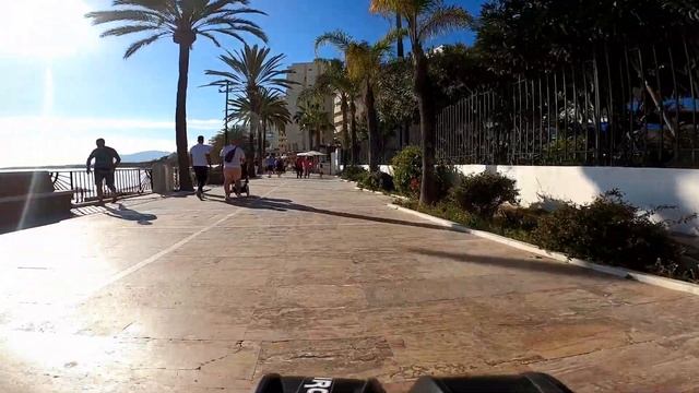 37. Marbella- Puerto Banus днём, набережная, порт.