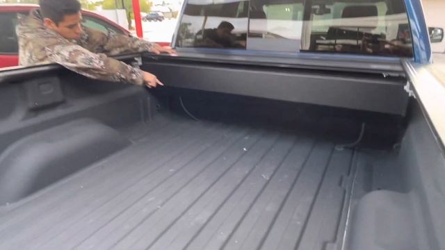 Chevy Silverado Retractable Tonneau Cover смотреть онлайн