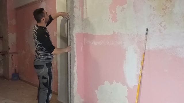 Πώς να επισκευάσω σπασμενένες γωνίες και χτυπήματα στον τοίχο // επισκευή γωνιών με γωνιόκρανο смотреть онлайн