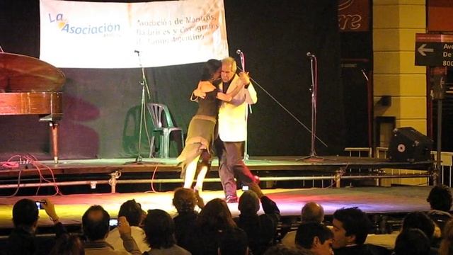 Julio Dupláa and Natacha Poberaj at the Buenos Aires Gran Milonga Nacional 2009 смотреть онлайн