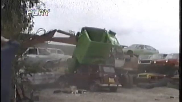 Renault 4 crash compilation смотреть онлайн