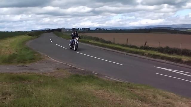Honda Magna 750 Unique Sound V-4 смотреть онлайн