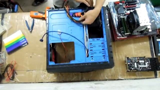 Computer Assembly Process - Intel i5-4670K & GTX760 System смотреть онлайн