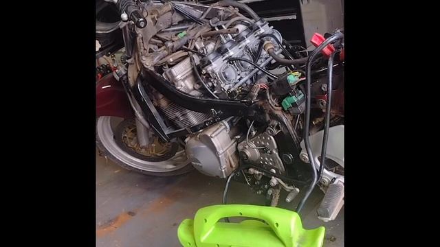 1998 Katana 750 смотреть онлайн