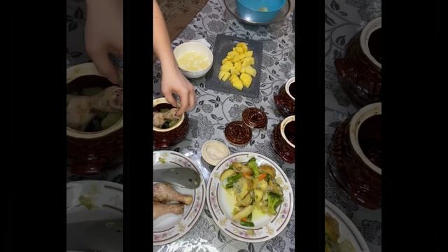 Курица в горшочке с овощами ??? #курицавгоршочке #корона #пандемия #вкусныйрецепт смотреть онлайн