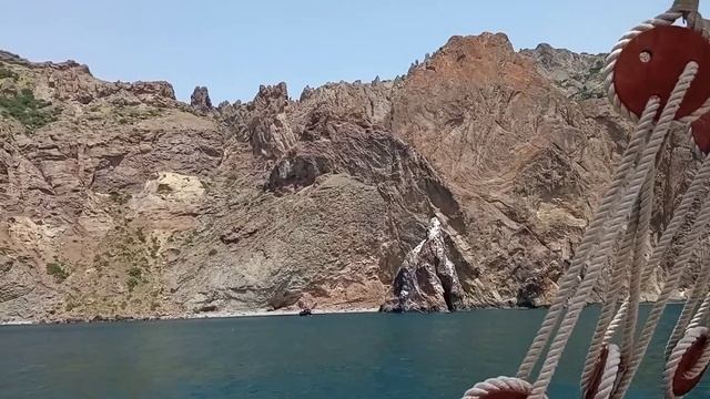 Коктебель экскурсия на корабле . Золотые Ворота смотреть онлайн