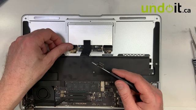 ??MacBook Air trackpad replacement, easy step by step | Hamad Benaicha смотреть онлайн