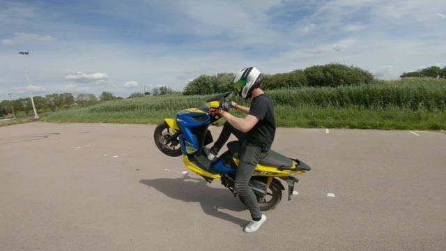 WHEELIE TUTORIAL | 50cc scooters смотреть онлайн