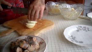 Простой рыбный салат (из рыбной консервы скумбрии)