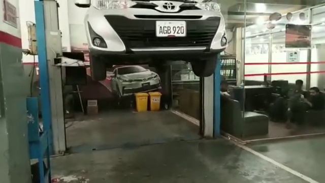 Toyota Yaris | Yaris Ativ | First Oil Change смотреть онлайн