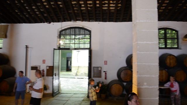 В бодеге Tio Pepe (2) смотреть онлайн