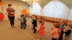 Подвижная игра по Пдд детки 2 мл.гр.