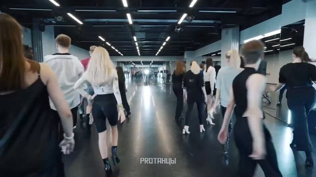 RUNWAY WORKSHOP IN RUSSIA ✨?? смотреть онлайн