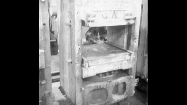 24 in. x 24 in. French Oil 315 Ton Slab Side Press # 1804-3 смотреть онлайн