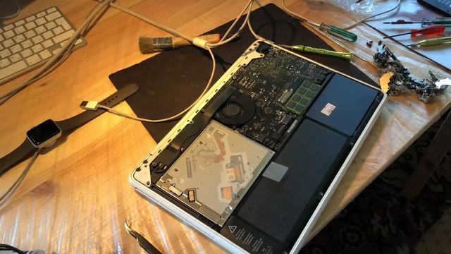 Видео о том как я обложатся с MacBook Pro 13” Mid 2010 A1342 смотреть онлайн