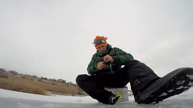 Сумасшедший клев окуня на маропедку. Рыбалка на Днестре смотреть онлайн