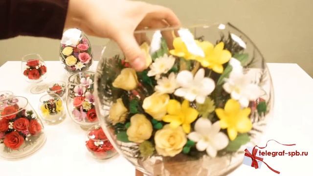 Живые цветы в вакууме - Композиция из роз смотреть онлайн