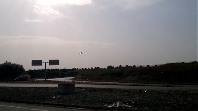 Wind Jet A320-200 windy landing at Catania Fontanarossa airport (LICC) смотреть онлайн