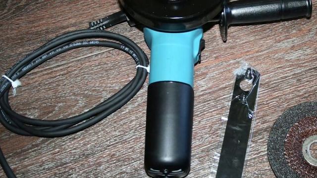 УШМ Makita 9555HN смотреть онлайн