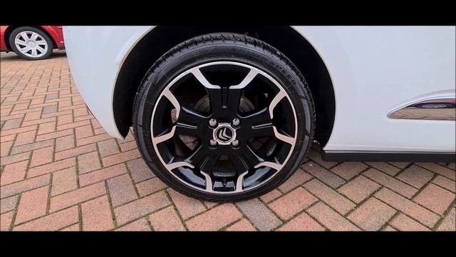 ? Take a closer look ? 2013 Citroen DS3 1.6 VTi 16V DStyle Plus 3dr смотреть онлайн