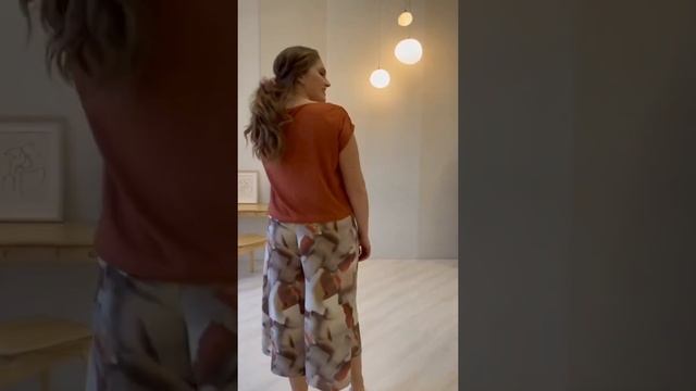 Купить топ женский свободного силуэта кирпичного цвета, коллекция "Весна-Лето 2022" смотреть онлайн