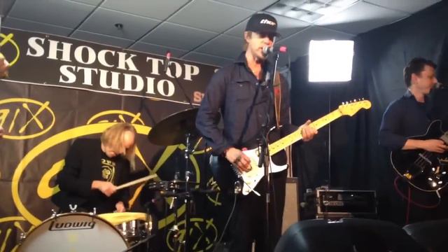 Paul Banks Live "Summertime is Coming" 91X San Diego смотреть онлайн