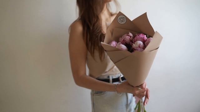Букет из 7 розовых пионов Premium смотреть онлайн
