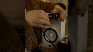 Как подключить проигрыватель к активным колонкам?